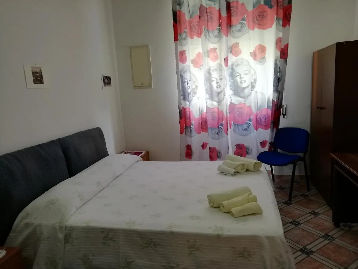 מלון פלרמו Casa Claudia בית הארחה